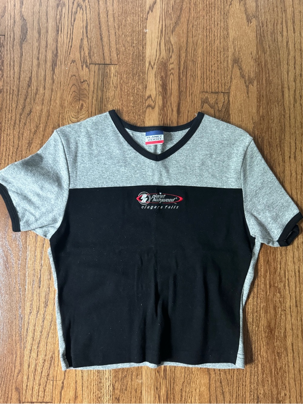 Niagara Falls Two-Tone V-Neck Tee - Black & Gray